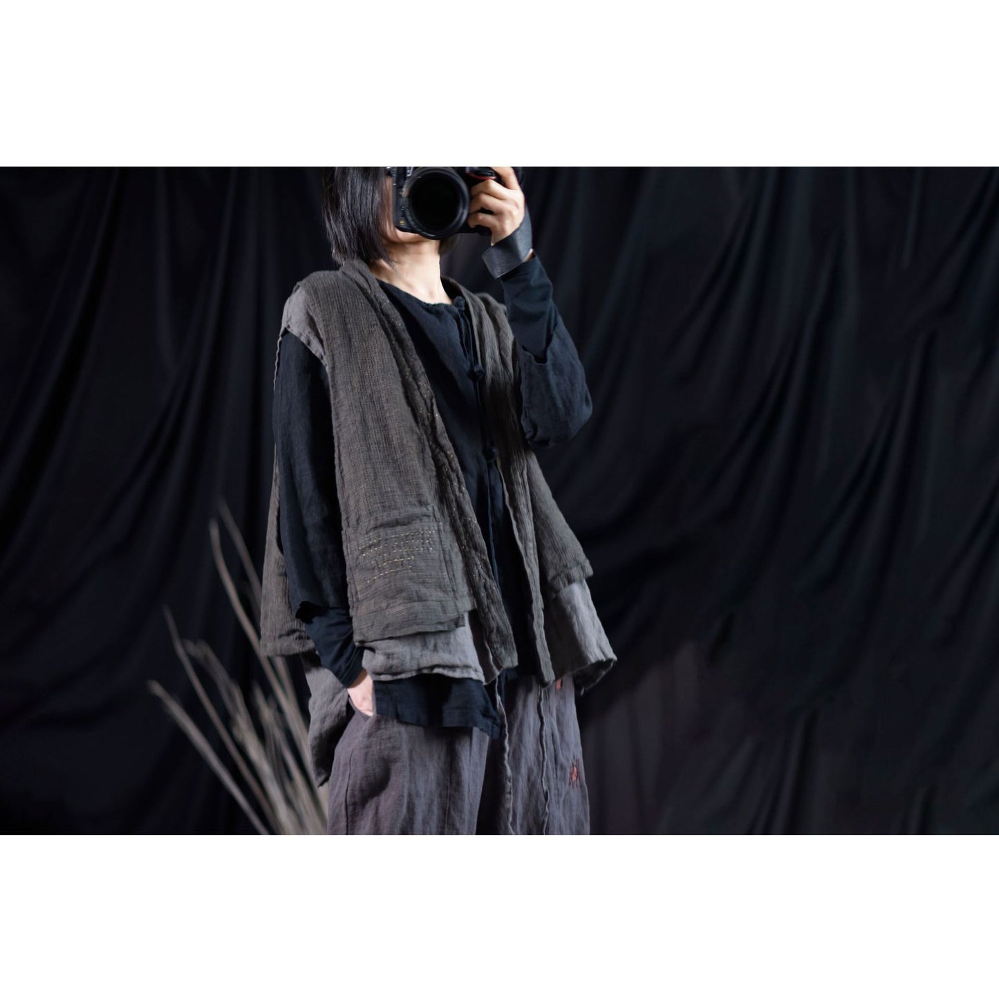 Chaleco de lino con bolsillos en capas