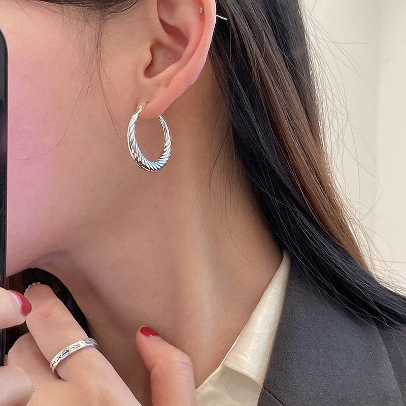 Pendientes ovalados de plata de ley