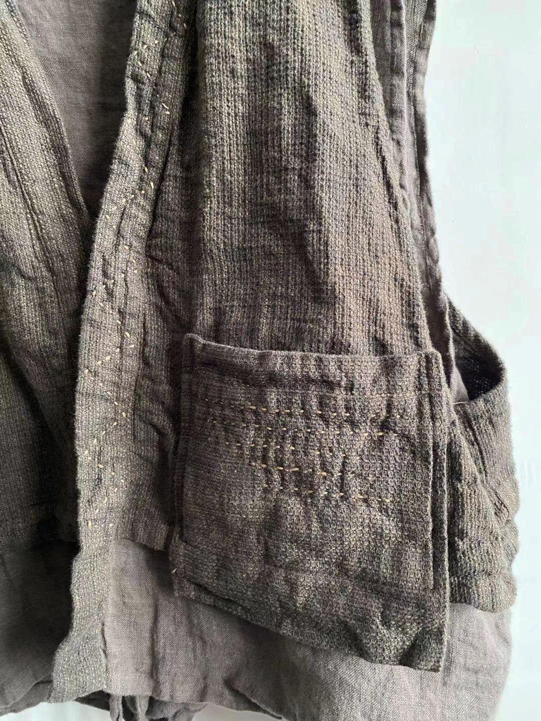 Chaleco de lino con bolsillos en capas