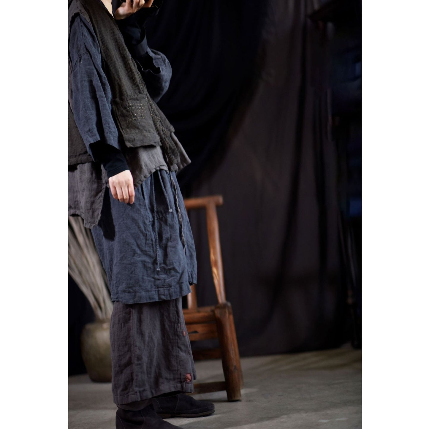 Chaleco de lino con bolsillos en capas