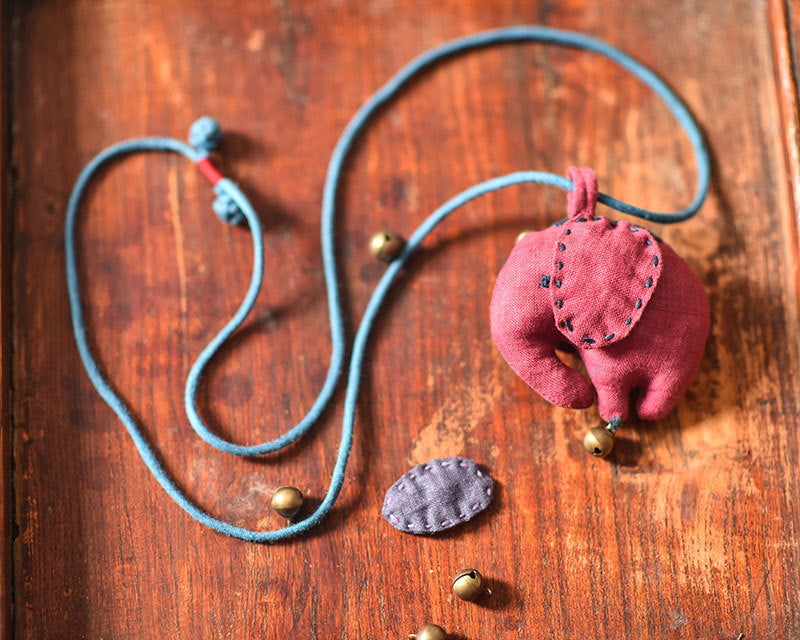 Collar vintage de prosperidad con dijes de elefante