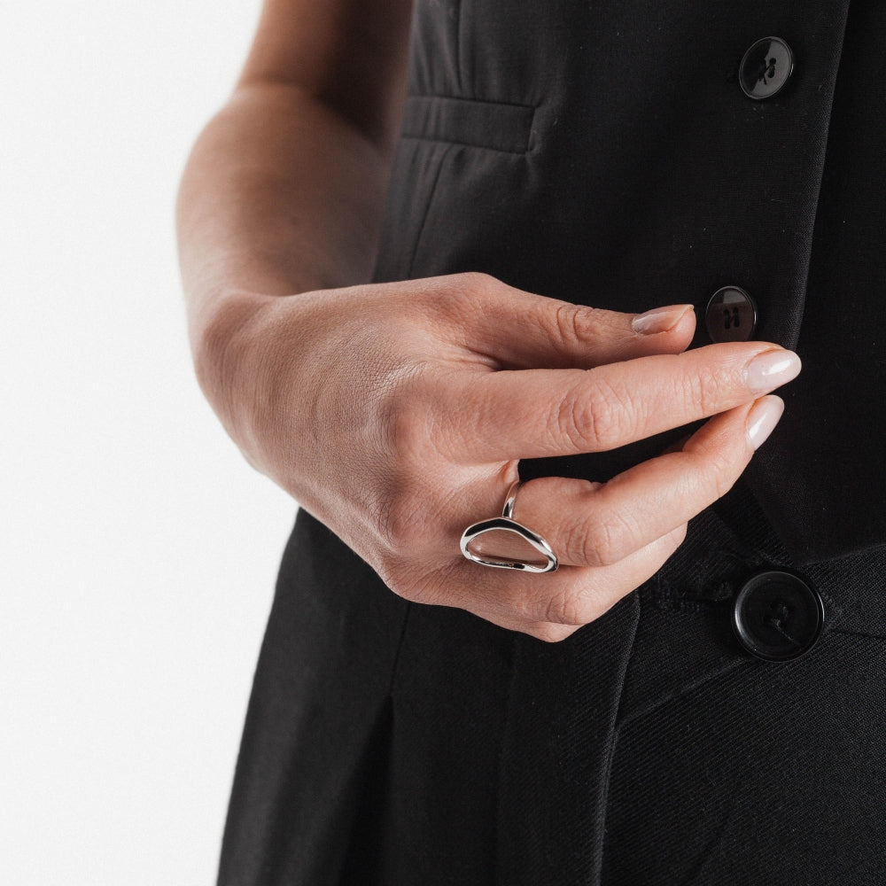 Anillo de acero ovalado eterno