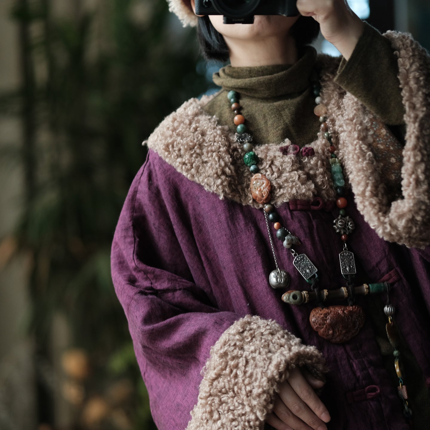 Chaqueta vintage acolchada de lino y algodón con ribete de piel sintética y botones extragrandes.