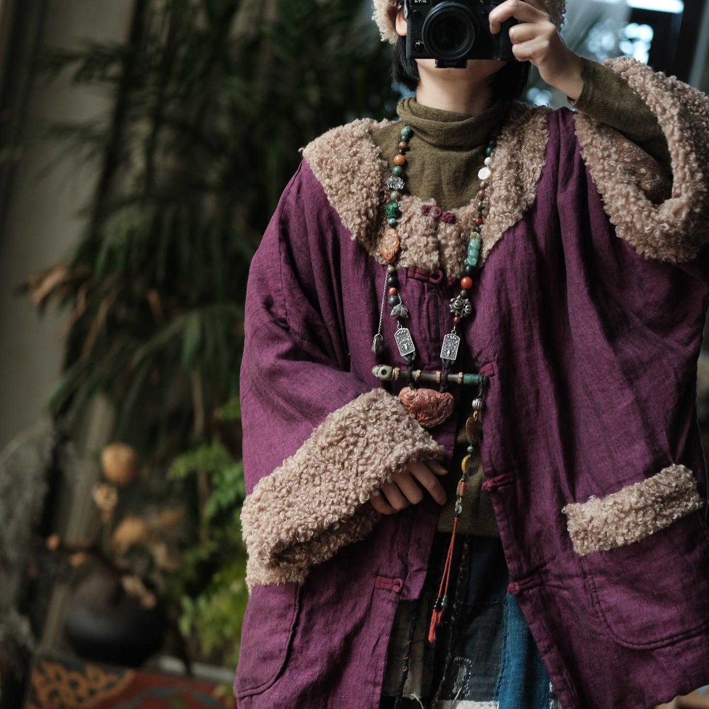 Chaqueta vintage acolchada de lino y algodón con ribete de piel sintética y botones extragrandes.