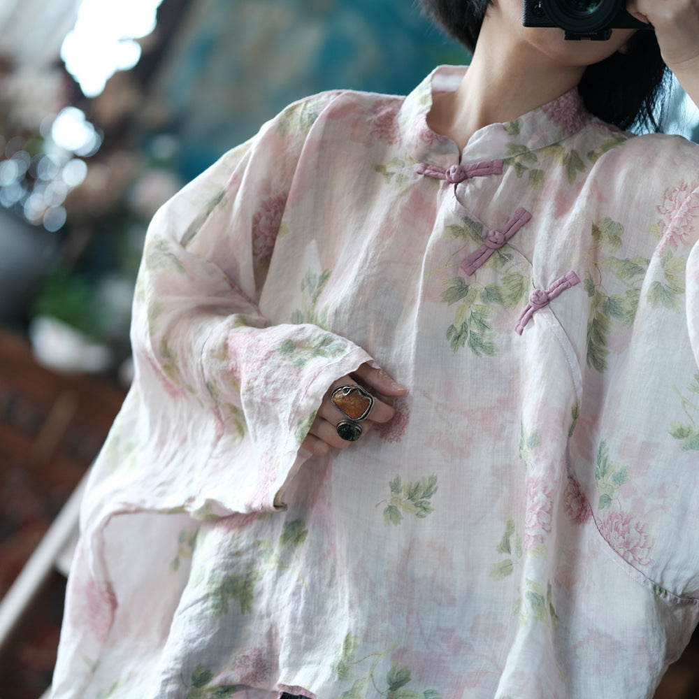 Blusa vintage floral con estampado de viento y cruz