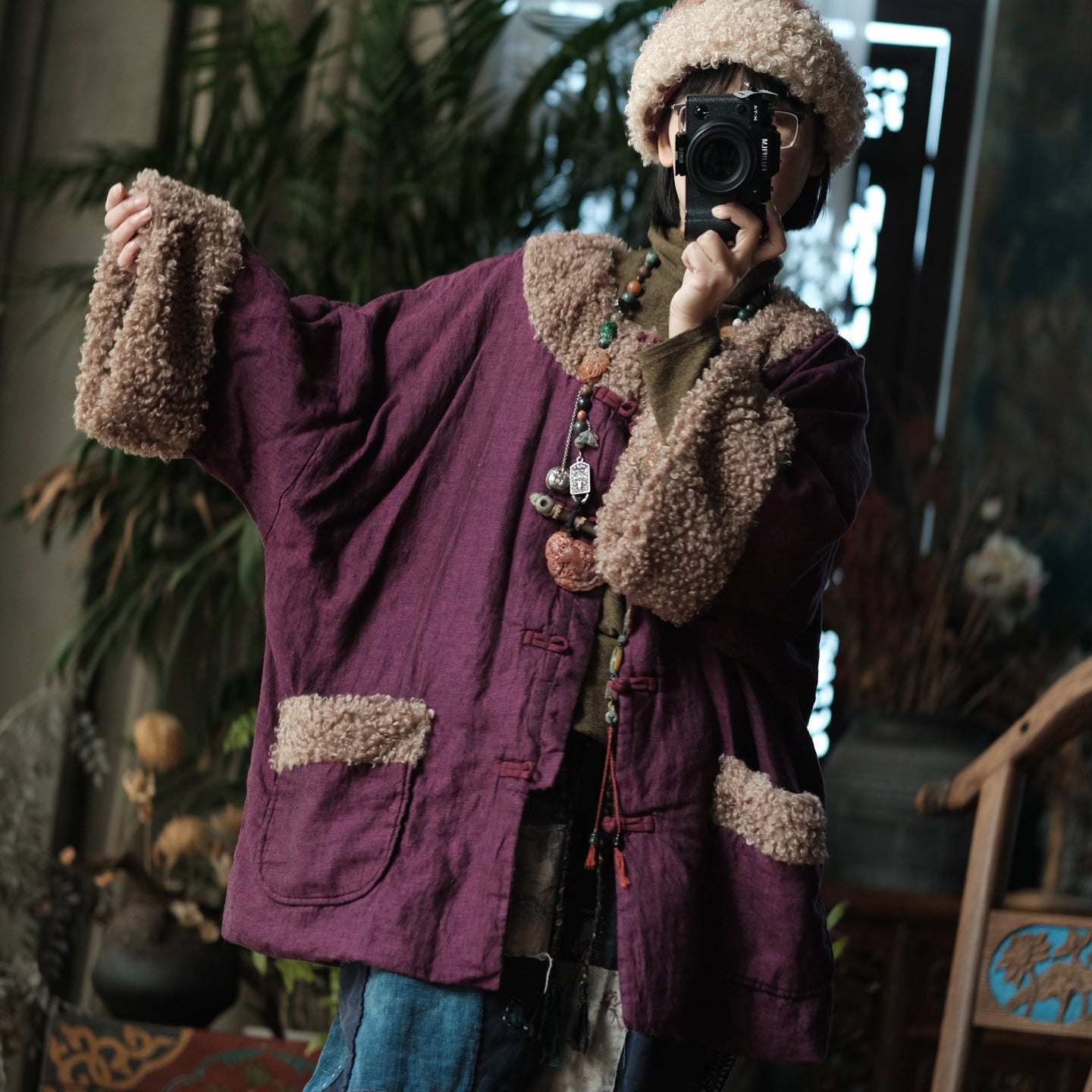 Chaqueta vintage acolchada de lino y algodón con ribete de piel sintética y botones extragrandes.