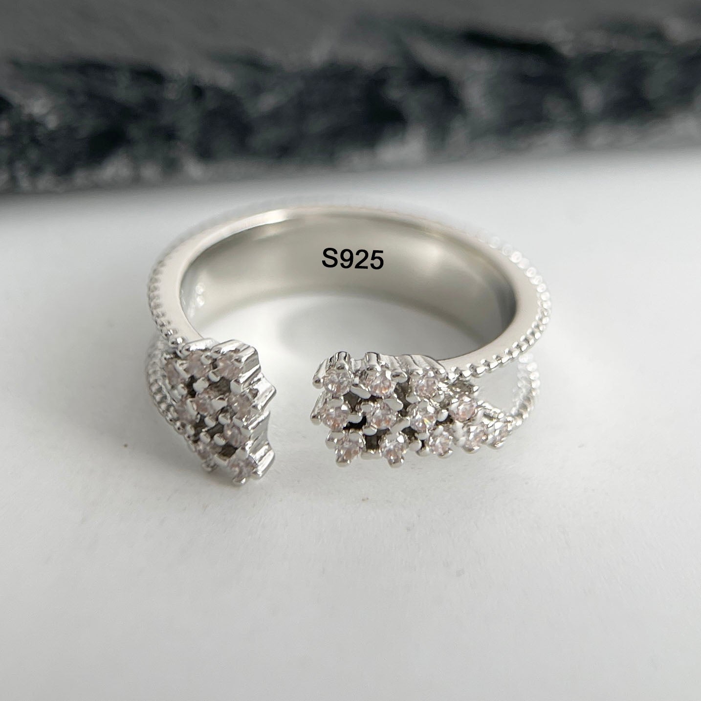 Juego de anillos minimalistas de piedra lunar en plata de ley 925 hechos a mano