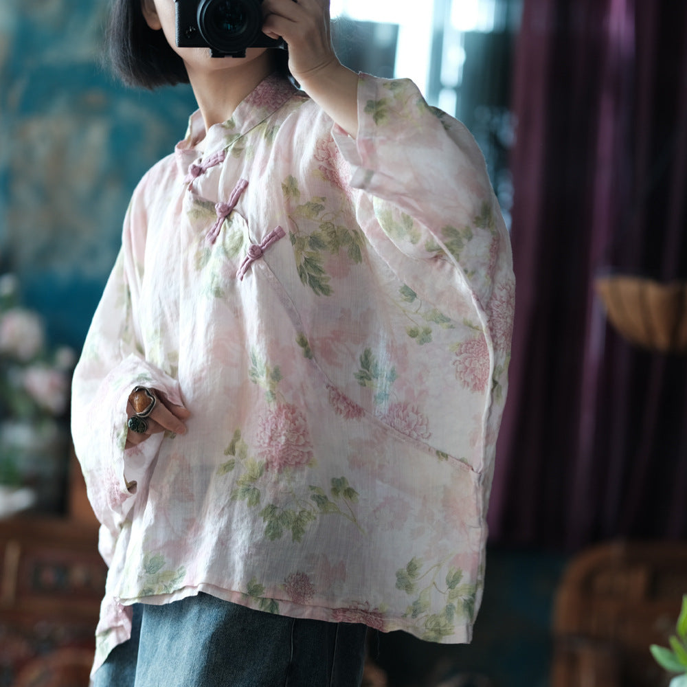 Blusa vintage floral con estampado de viento y cruz