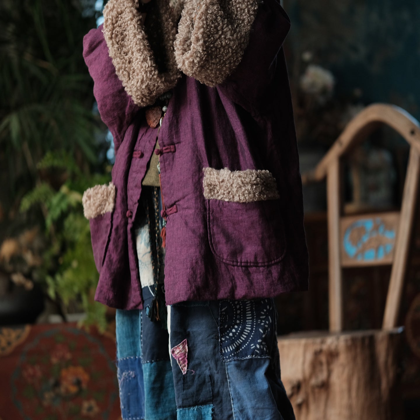 Chaqueta vintage acolchada de lino y algodón con ribete de piel sintética y botones extragrandes.