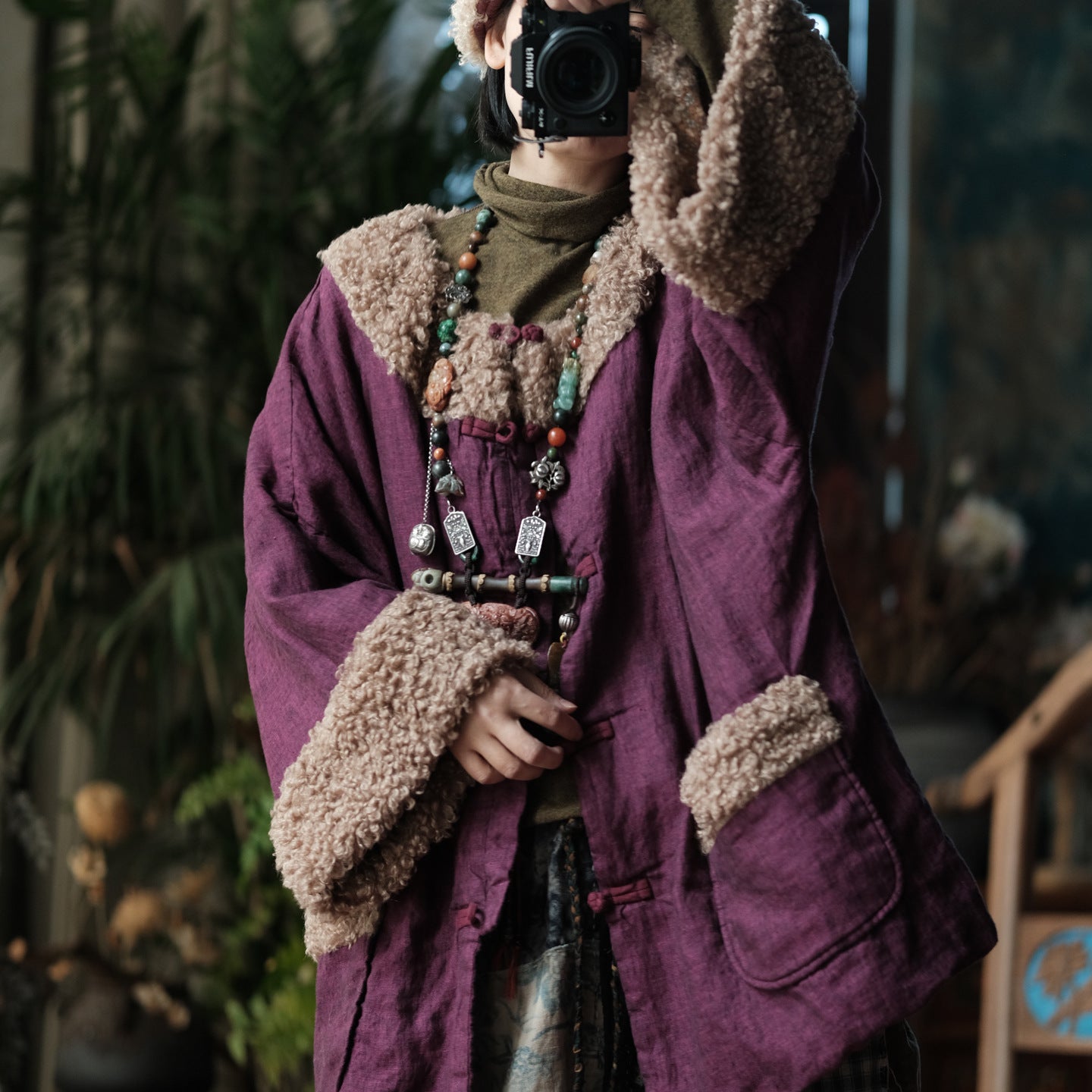 Chaqueta vintage acolchada de lino y algodón con ribete de piel sintética y botones extragrandes.