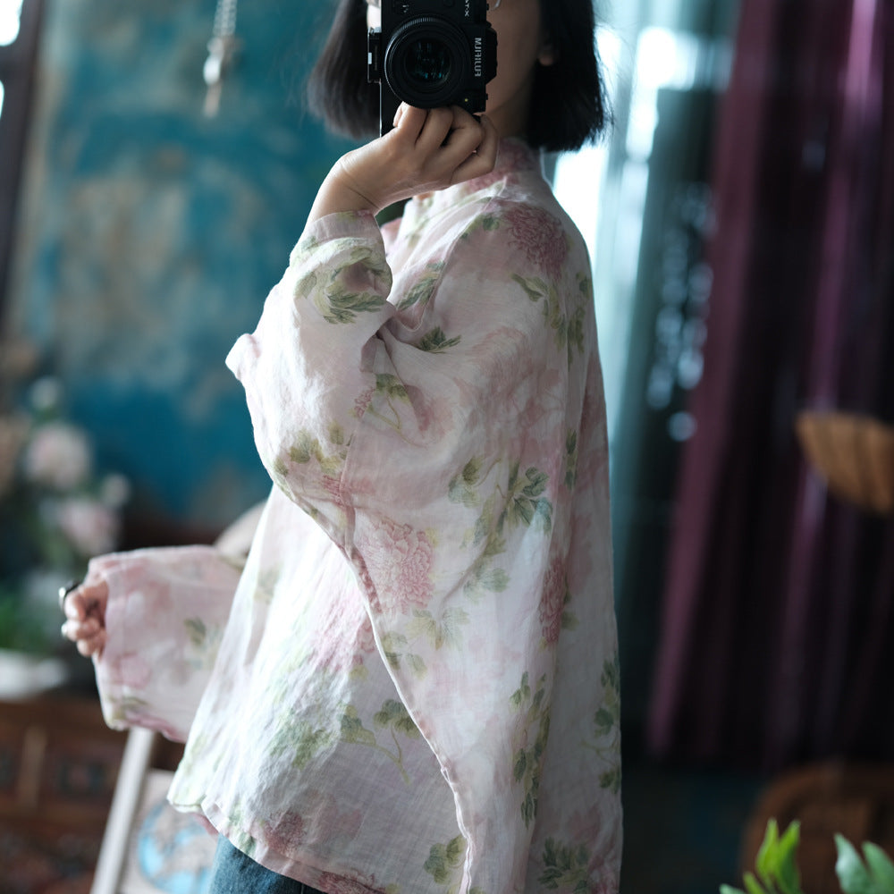 Blusa vintage floral con estampado de viento y cruz