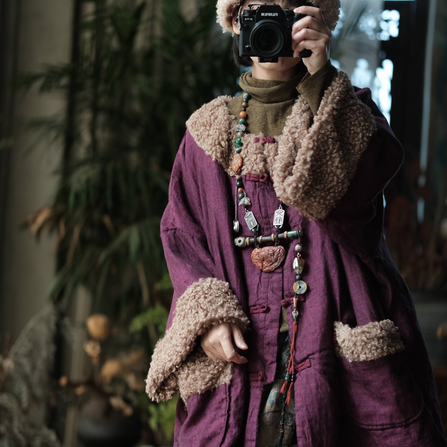 Chaqueta vintage acolchada de lino y algodón con ribete de piel sintética y botones extragrandes.