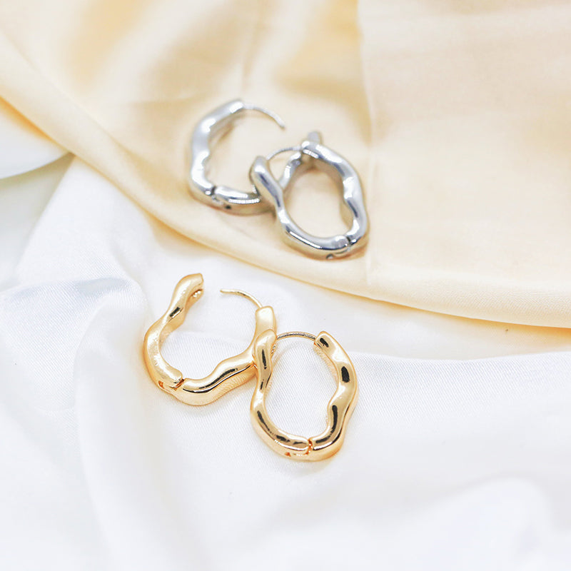 Pendientes de botón de forma irregular de plata de ley 925