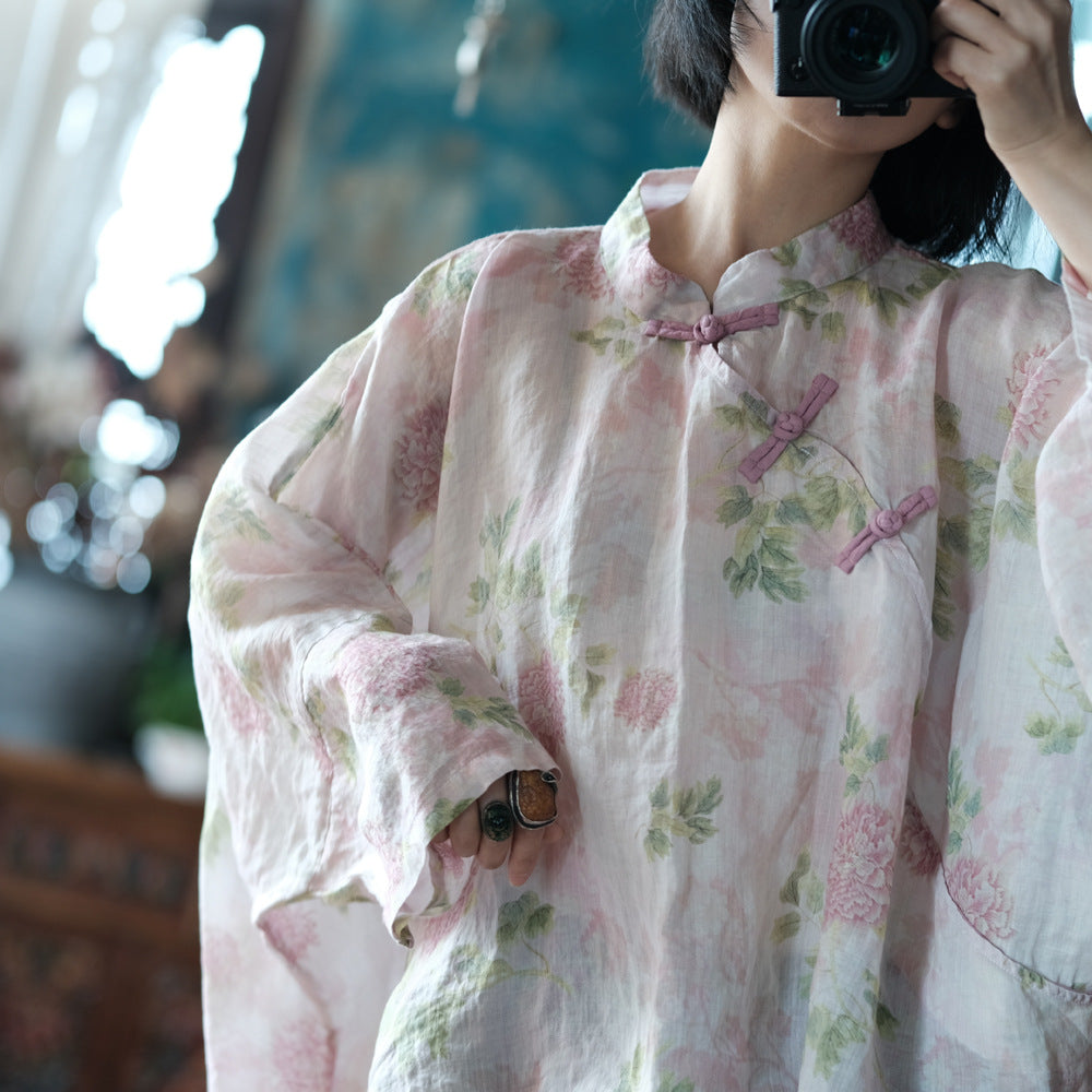 Blusa vintage floral con estampado de viento y cruz