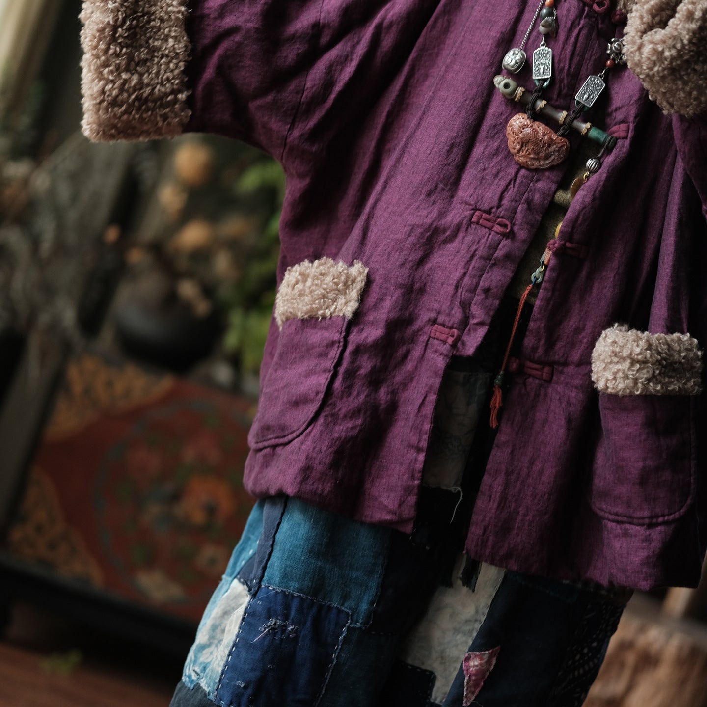 Chaqueta vintage acolchada de lino y algodón con ribete de piel sintética y botones extragrandes.