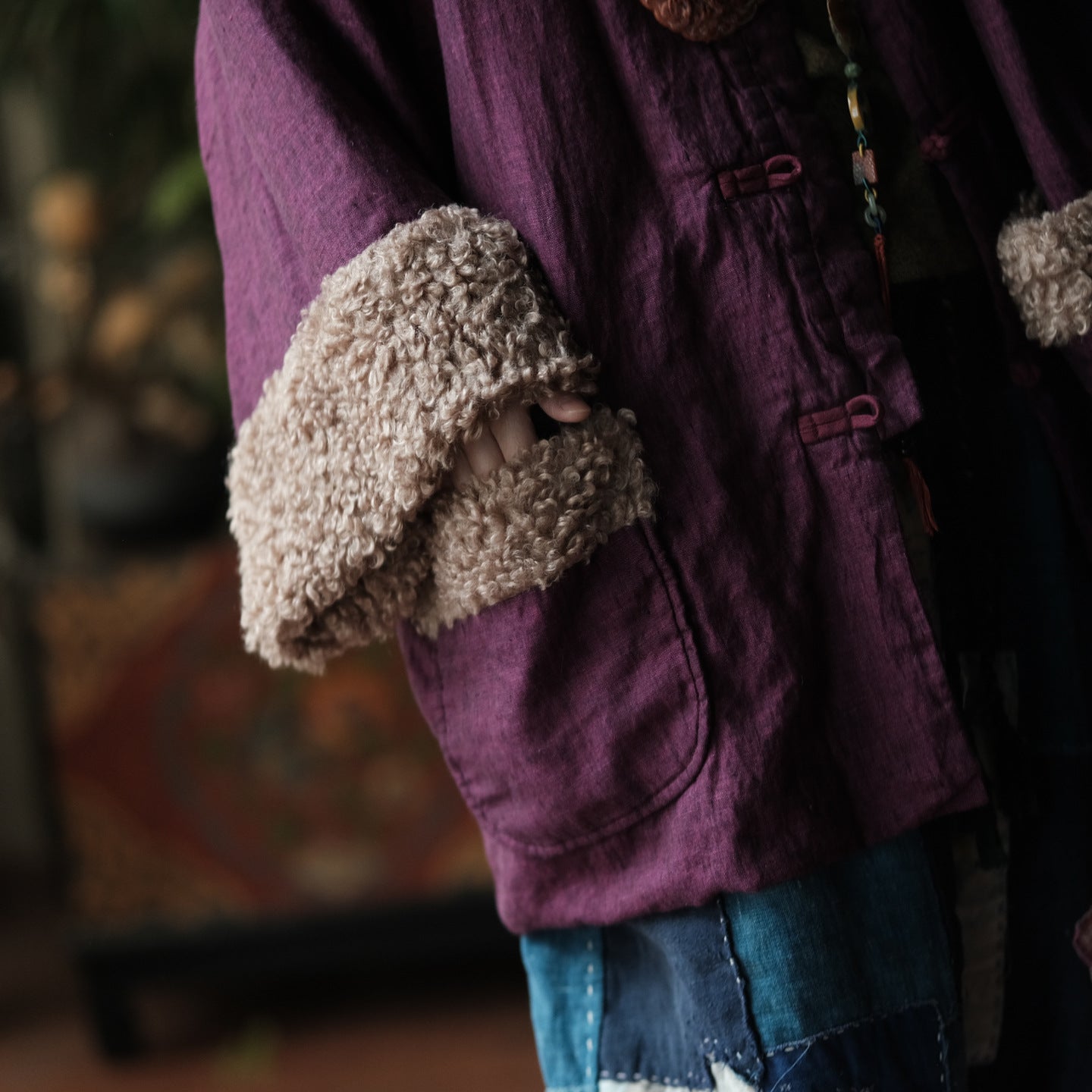 Chaqueta vintage acolchada de lino y algodón con ribete de piel sintética y botones extragrandes.