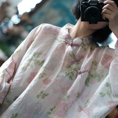 Blusa vintage floral con estampado de viento y cruz