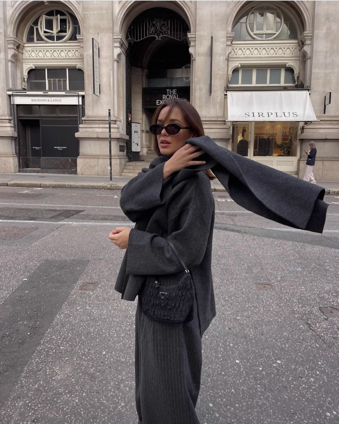 Abrigo corto estilo capa Vivian