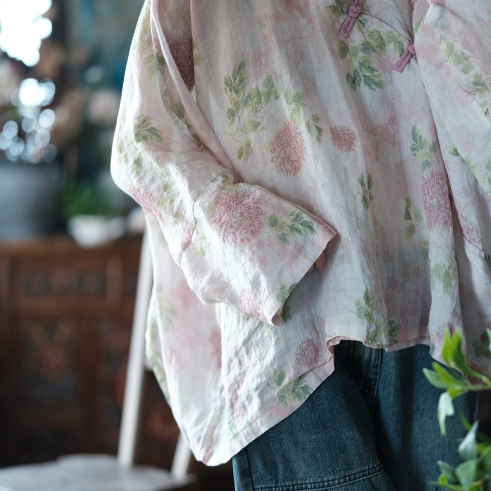 Blusa vintage floral con estampado de viento y cruz