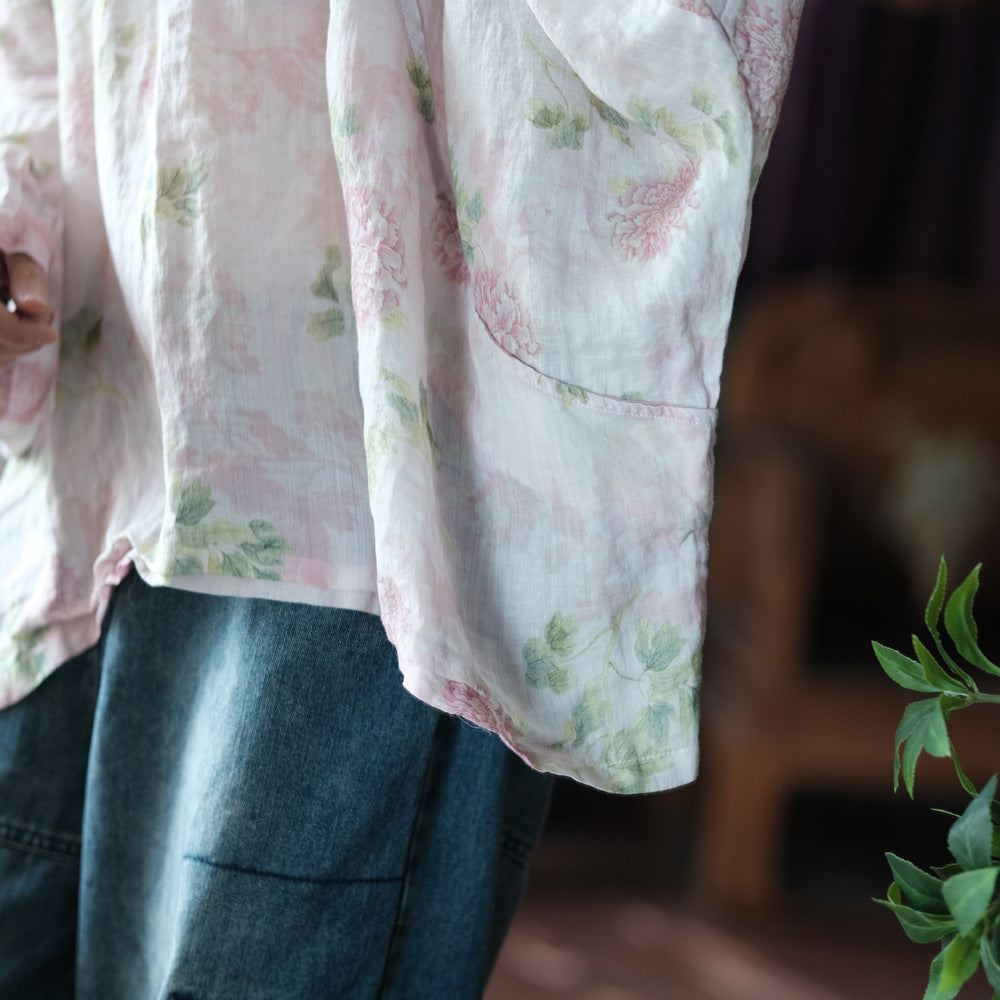 Blusa vintage floral con estampado de viento y cruz