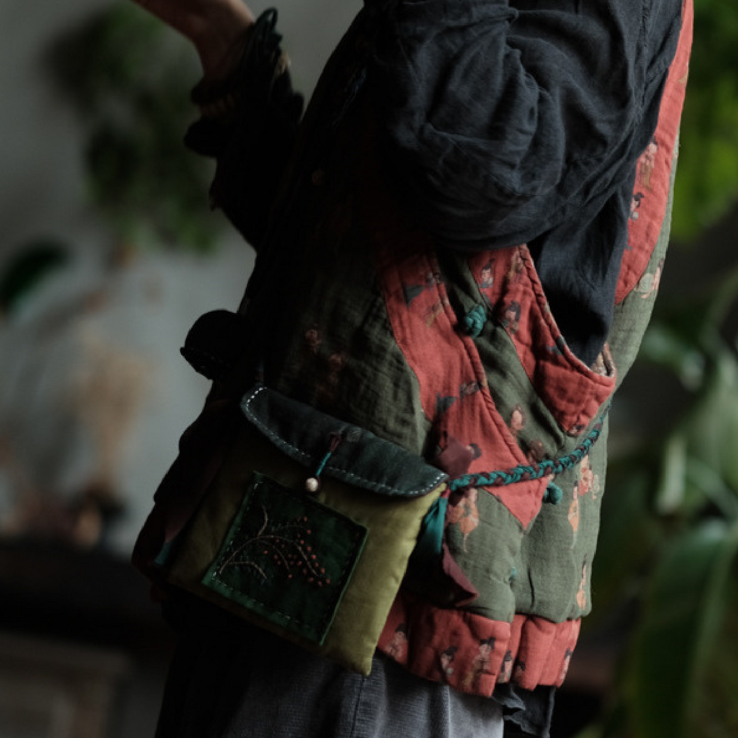 Bolso bandolera vintage de patchwork bordado a mano