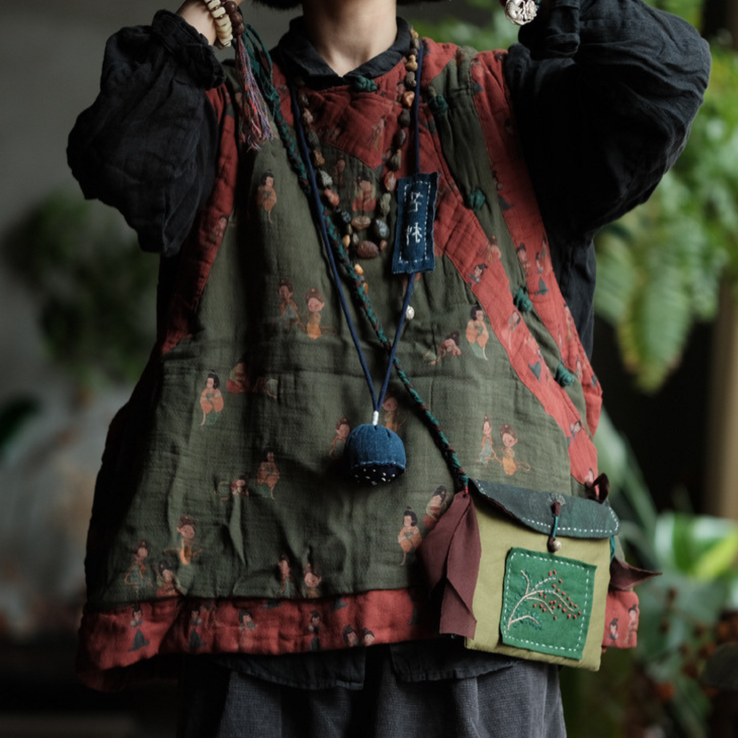 Bolso bandolera vintage de patchwork bordado a mano