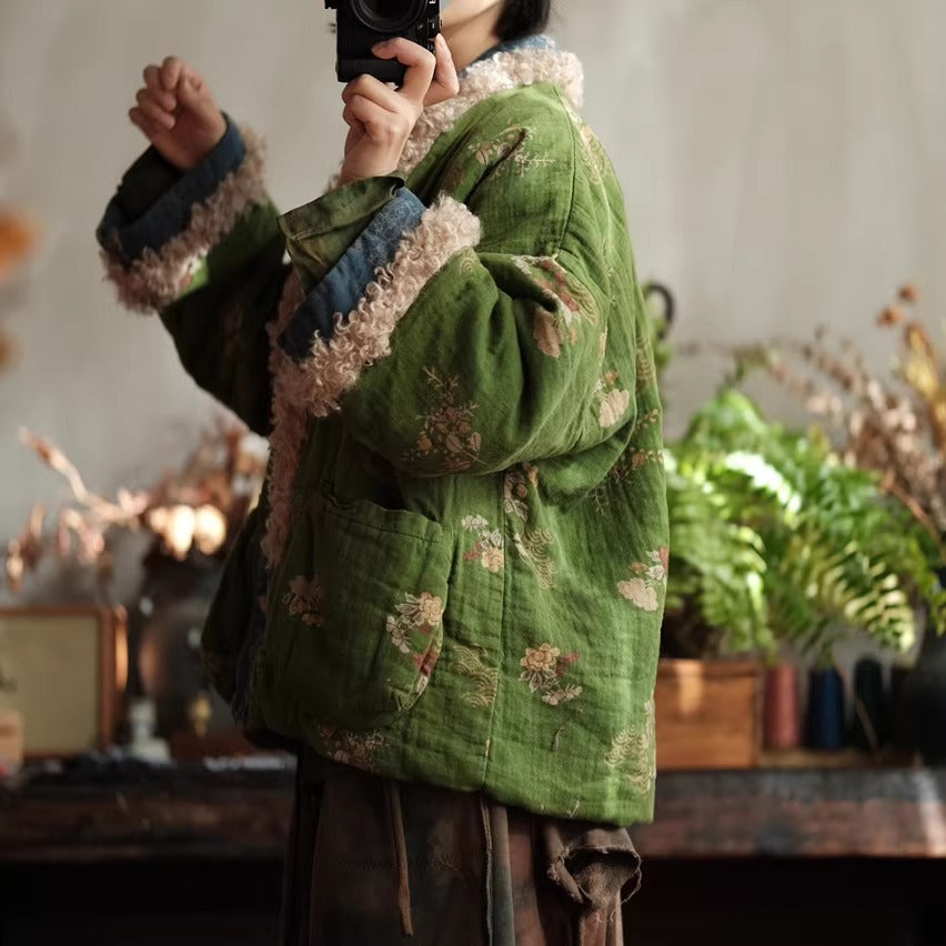 Chaqueta reversible de invierno vintage de algodón y lino con estampado floral y ribete de lana de cordero.